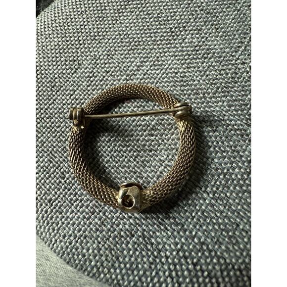 Vintage Gold Tone Mesh Circle Brooch Pin Career Cocktail Retro Scarf Lapel - Picture 4 of 5